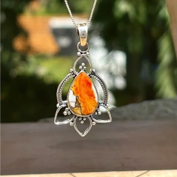 Spiny Oyster Necklace - Picture 11 of 16